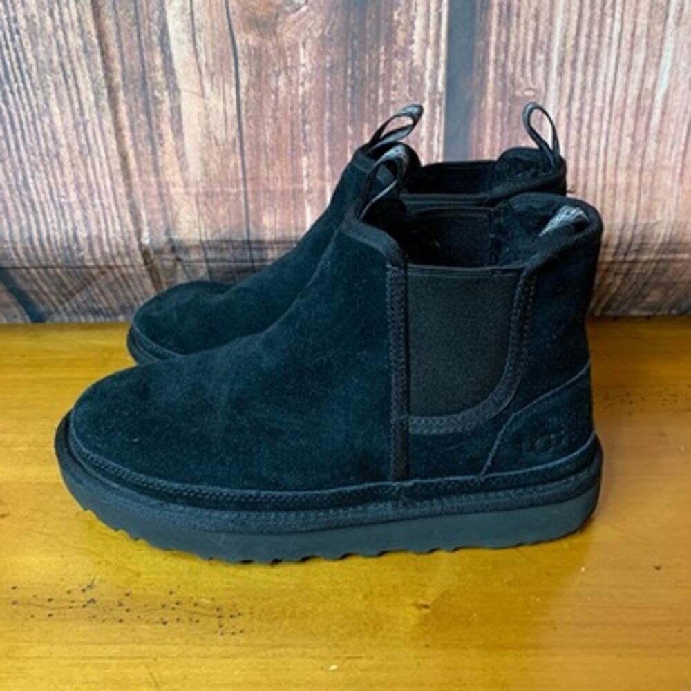 UGG Neumel Chelsea Boots Men's Size 6 Black Lined Slip On